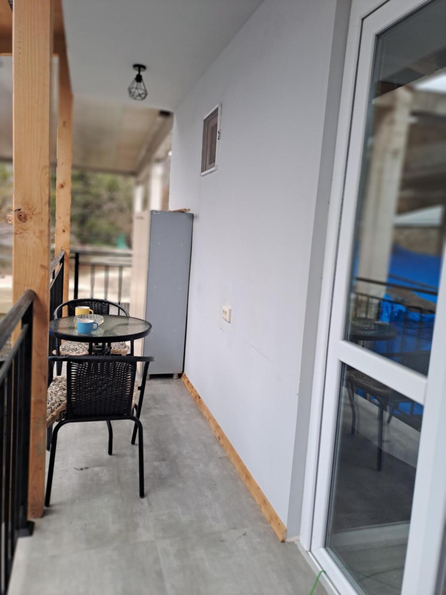 Ira & Vaso'S Guest House Borjomipark Екстер'єр фото