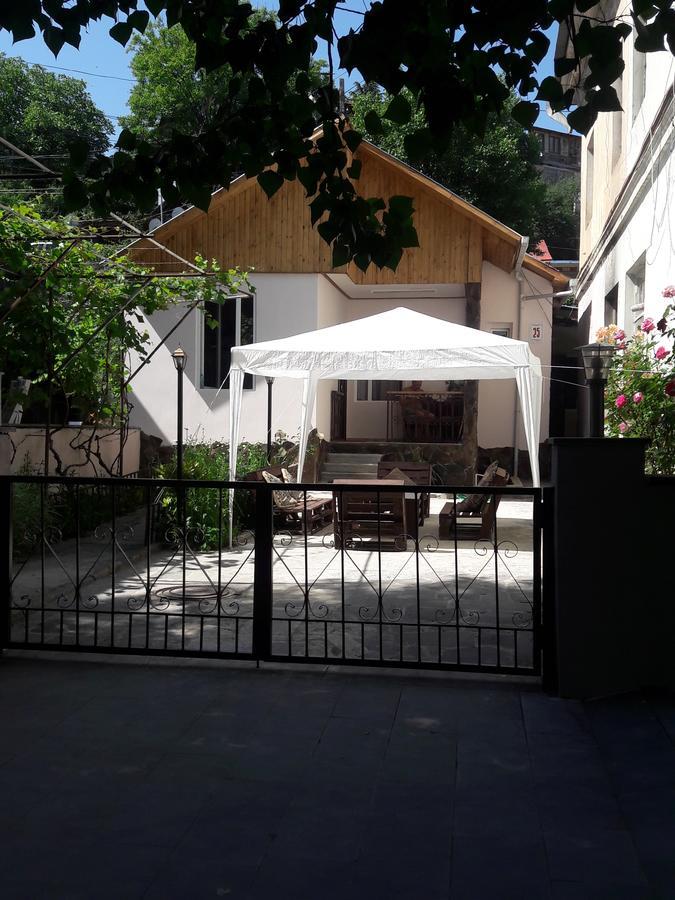Ira & Vaso'S Guest House Borjomipark Екстер'єр фото